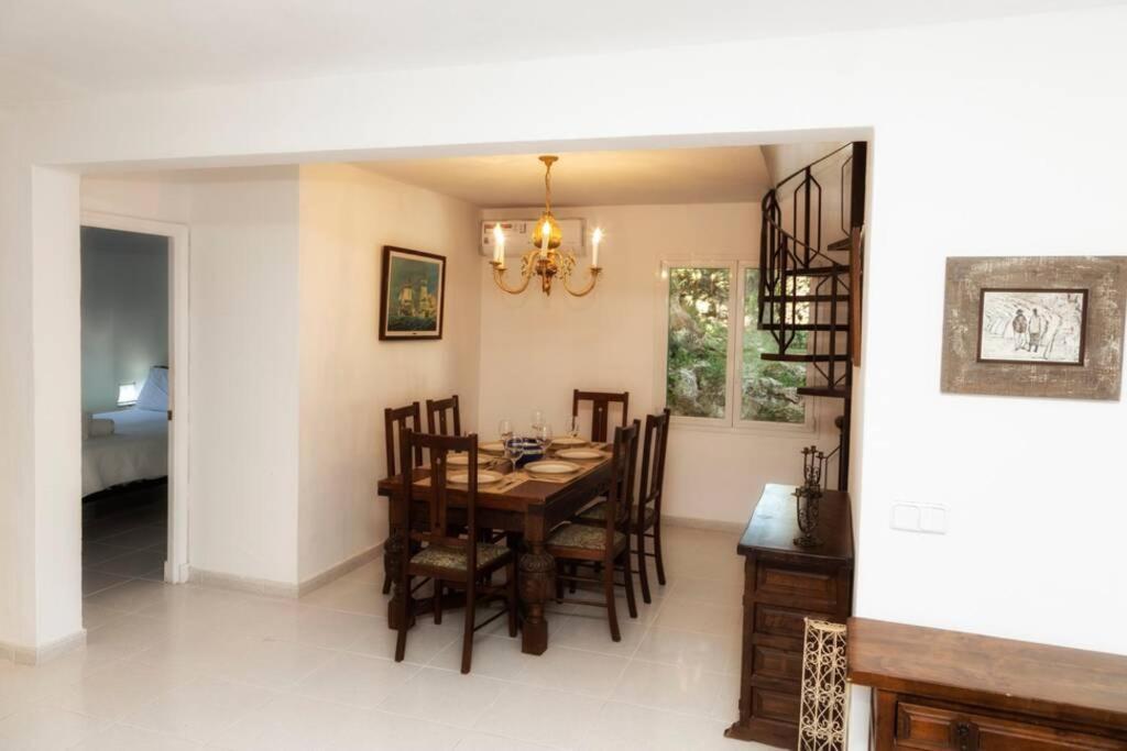 Villa Cecylia 에스 카누텔스 외부 사진